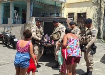 criancas-de-brotas-ganham-brinquedos-da-rondesp-atlantico-em-comemoracao-ao-natal