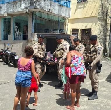 criancas-de-brotas-ganham-brinquedos-da-rondesp-atlantico-em-comemoracao-ao-natal