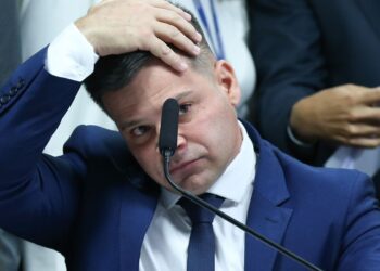 tornozeleira-de-silvinei-ficou-sem-sinal-na-madrugada-de-natal,-diz-pf