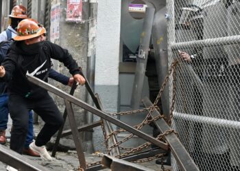 bolivia:-protestos-desafiam-governo-apos-aumento-de-combustiveis