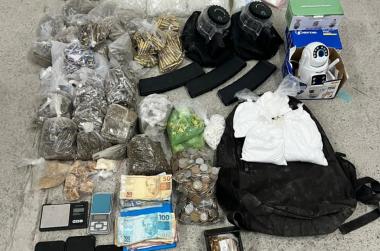 cerca-de-900-municoes-de-fuzil-e-carregadores-sao-apreendidos-pela-pm-em-vera-cruz