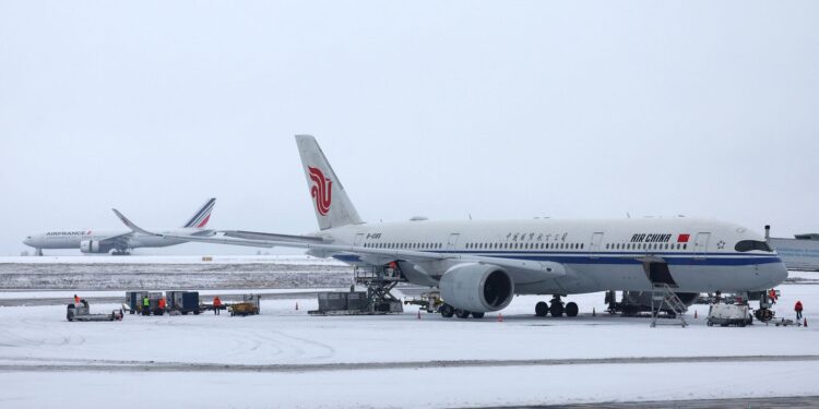 tempestade-goretti:-nevascas-cancelam-centenas-de-voos-na-europa