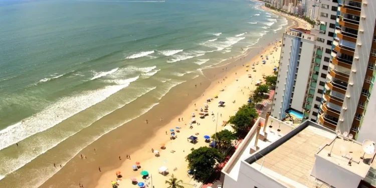 mercado-imobiliario:-balneario-camboriu-tem-o-metro-quadrado-mais-caro-do-brasil-em-2025