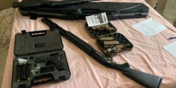 mandados-judiciais-apreendem-armas,-municoes-e-veiculo-suspeito-de-envolvimento-em-homicidio-em-juazeiro