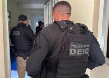 cumprimento-de-mandado-apreende-entorpecentes-e-arma-em-bairro-nobre-de-salvador