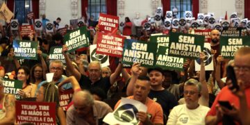 em-ato-em-sp,-manifesto-celebra-democracia-contra-atos-de-8-de-janeiro