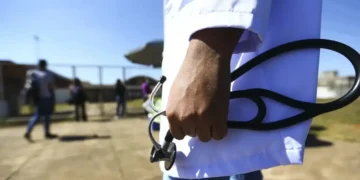 piso-da-enfermagem:-estados-e-municipios-partilharam-mais-de-r$-815,1-milhoes,-em-dezembro