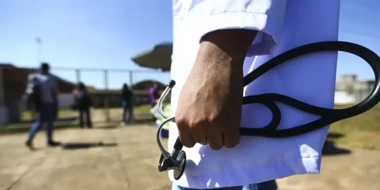 piso-da-enfermagem:-estados-e-municipios-partilharam-mais-de-r$-815,1-milhoes,-em-dezembro