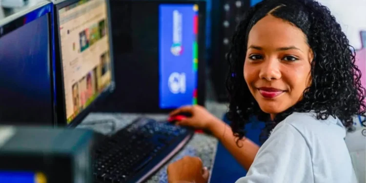 programa-computadores-para-inclusao-doa-mais-de-60-maquinas-para-santa-catarina-em-2025