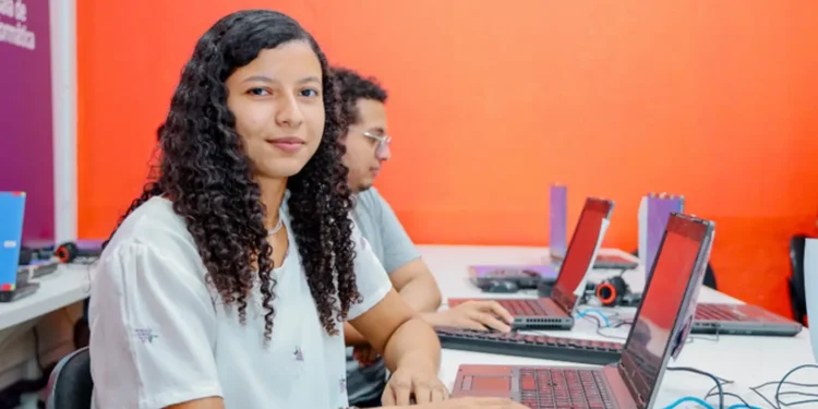 em-2025,-programa-computadores-para-inclusao-cria-50-novos-laboratorios-de-informatica-em-sp
