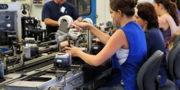 juros-altos-restringem-acesso-ao-credito-e-reduzem-competitividade-industrial,-aponta-cni