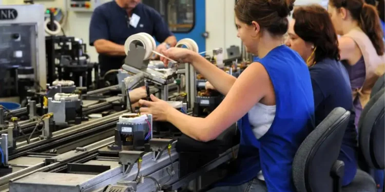 juros-altos-restringem-acesso-ao-credito-e-reduzem-competitividade-industrial,-aponta-cni