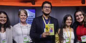 equipe-de-minas-gerais-vence-o-premio-cidadania-digital-em-acao,-da-safernet